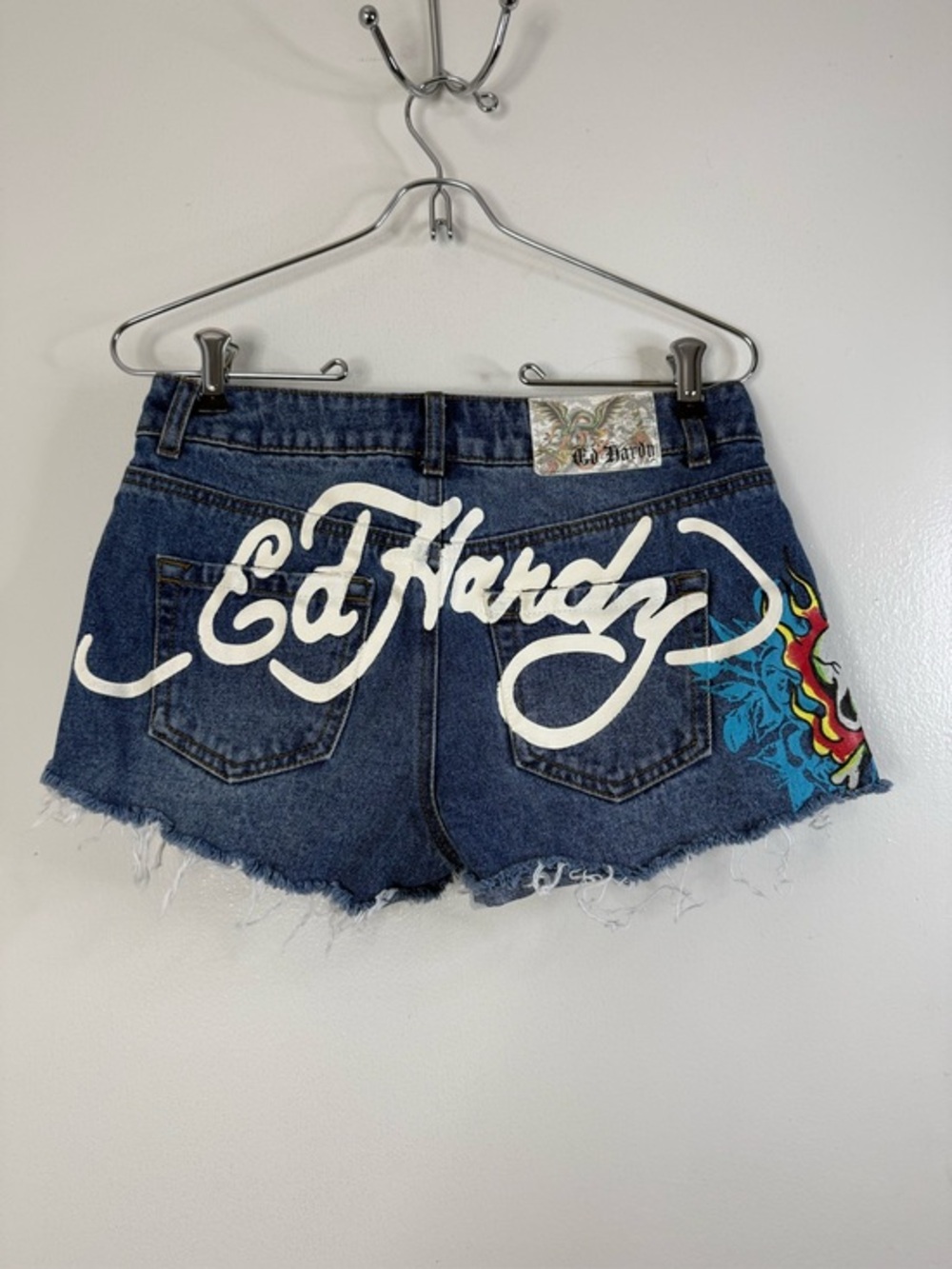 Ed Hardy flamingo
skull, logo back denim jean shorts, cut offs, daisy dukes. 25